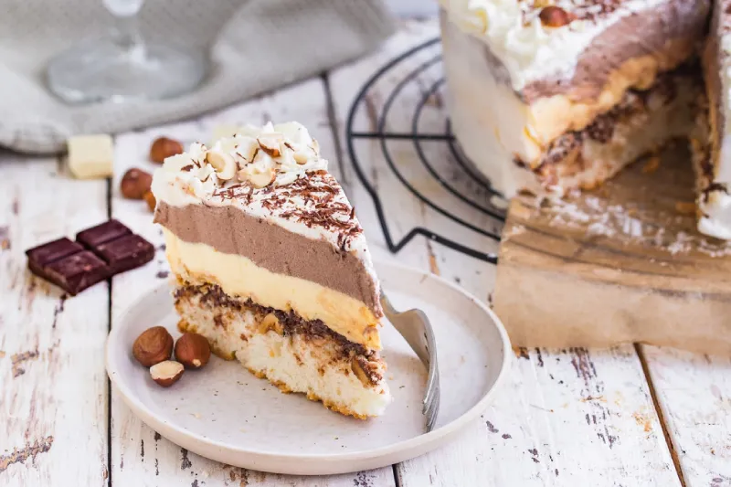 Monte torta s lješnjacima, čokoladom i vanilijom