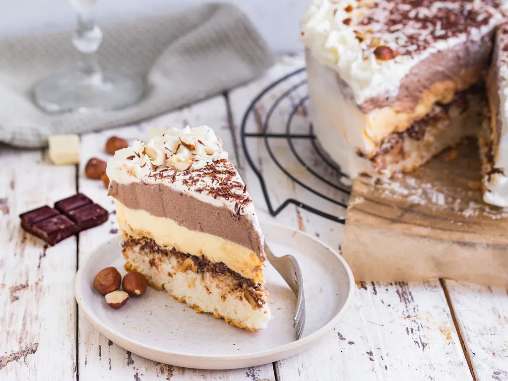 Monte torta s lješnjacima, čokoladom i vanilijom